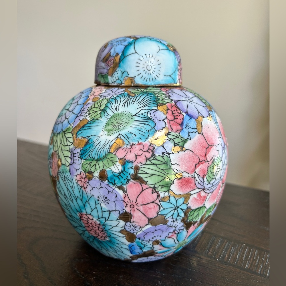 Vintage Fine Chinese Porcelain Thousand Flowers Ovoid Covered Ginger Jar Vase